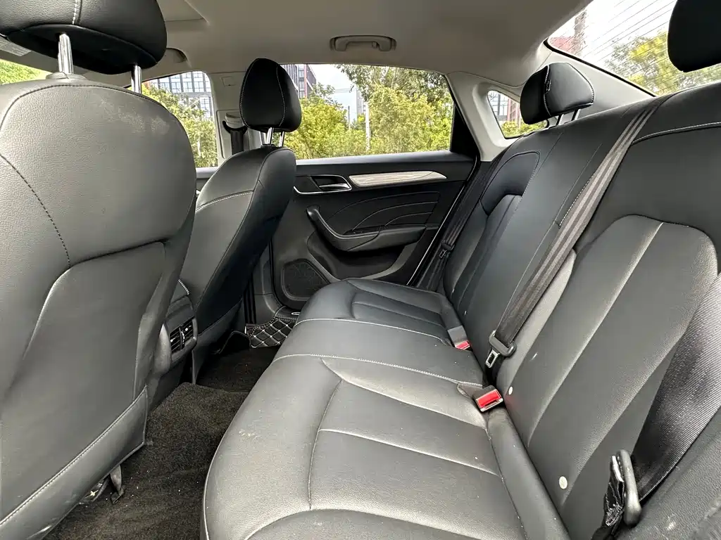 Roewe i6 New Energy — миниатюра 20