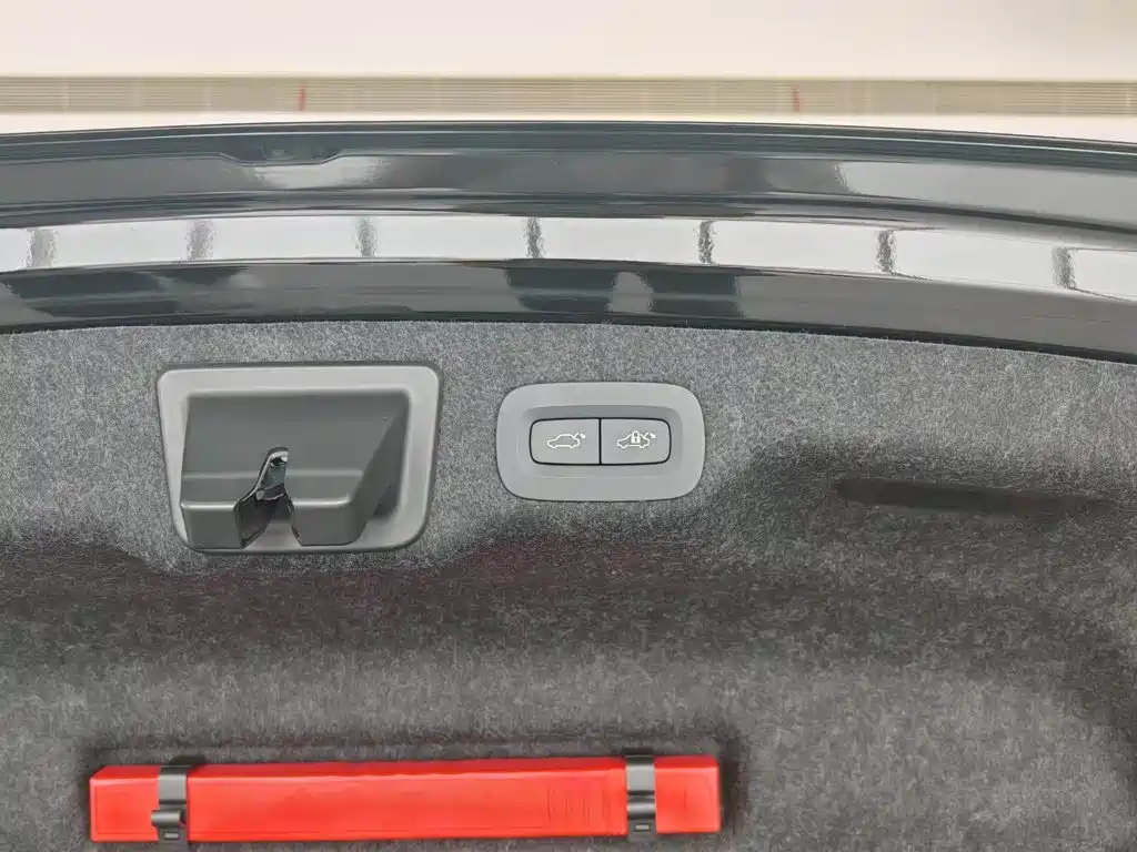 Volvo S90 PHEV — миниатюра 16