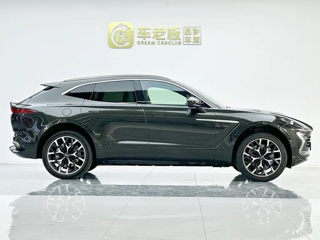 Aston Martin DBX — миниатюра 7