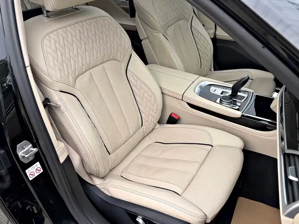 BMW 7 Series — миниатюра 12