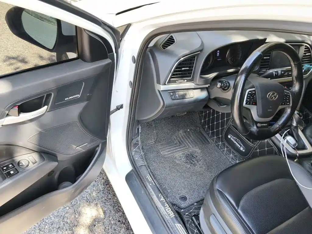 Hyundai Elantra — миниатюра 17