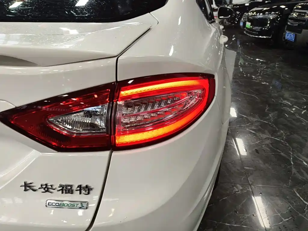 Ford Mondeo — миниатюра 8