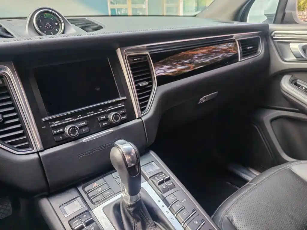 Porsche Macan — миниатюра 5