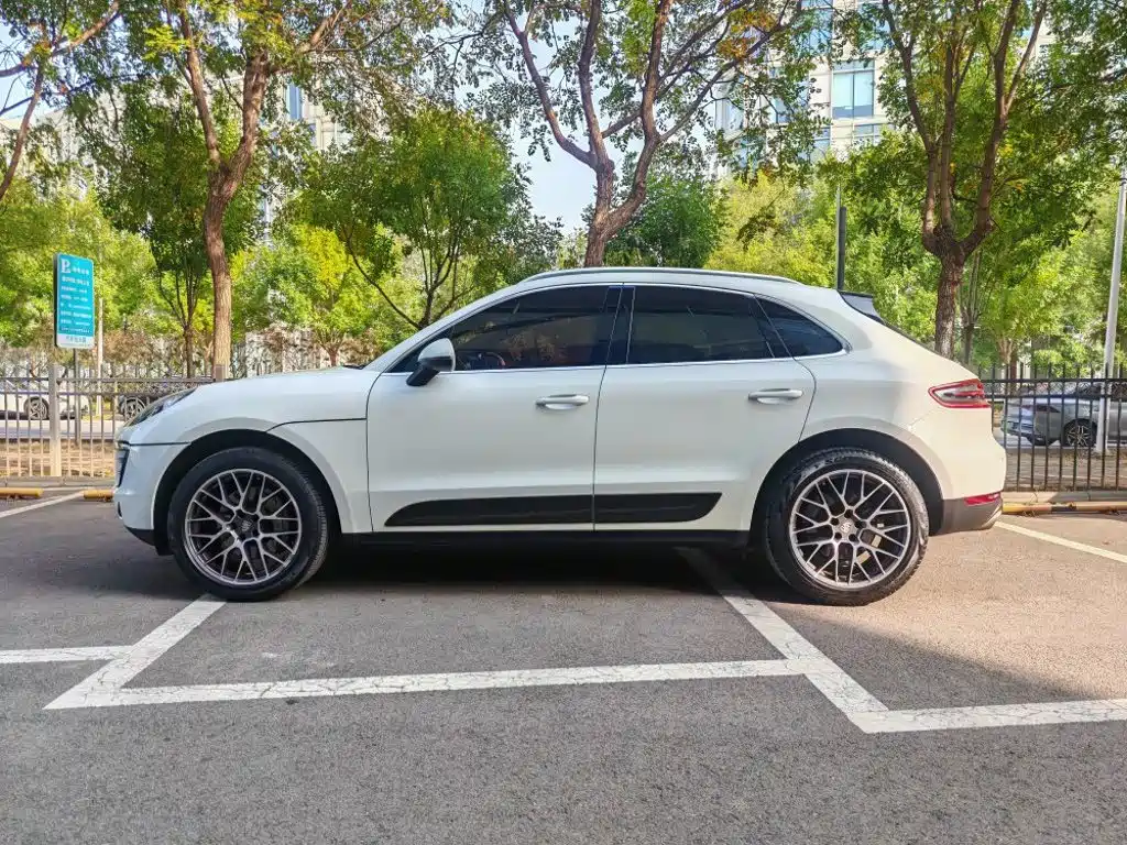 Porsche Macan — миниатюра 11