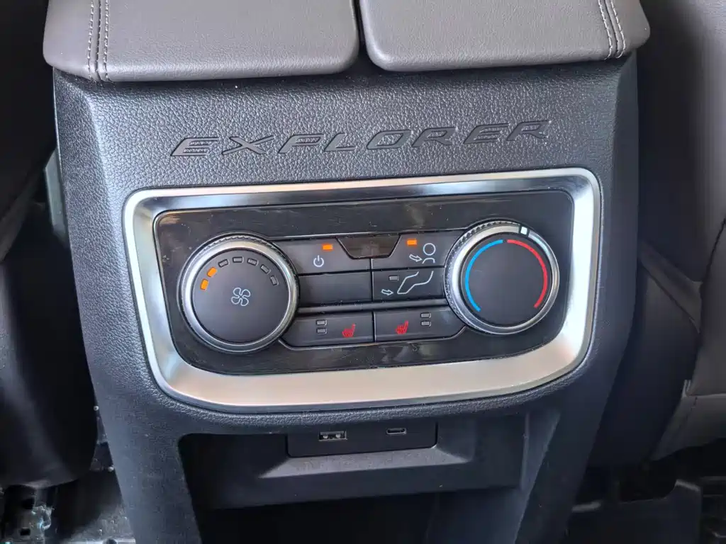 Ford Explorer — миниатюра 12