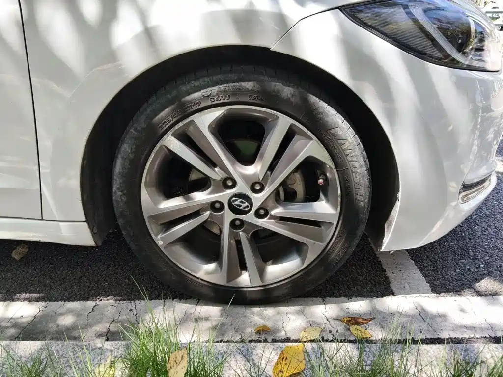 Hyundai Elantra — миниатюра 8