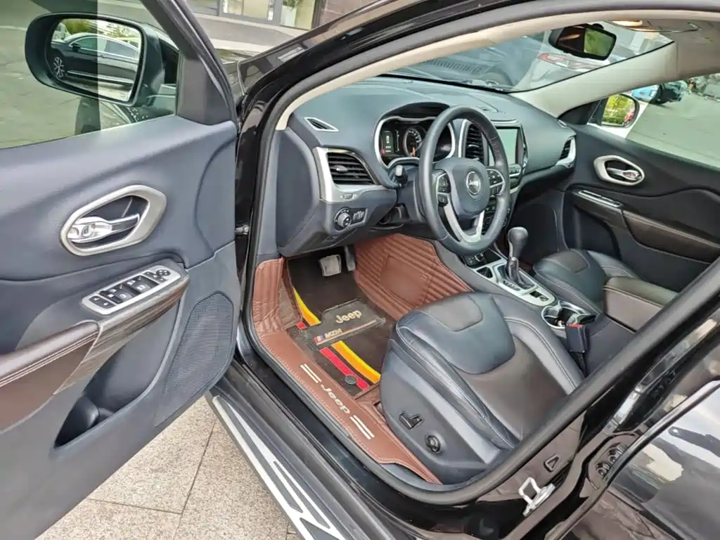 Jeep Cherokee — миниатюра 16