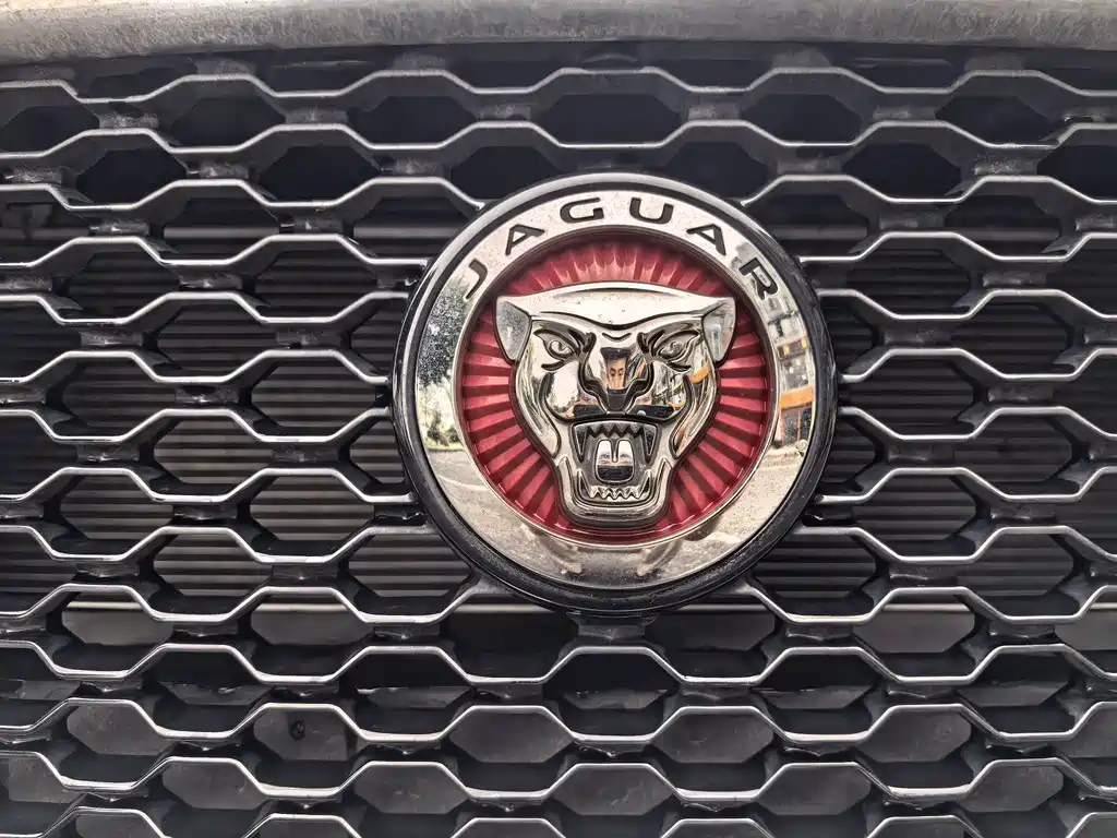Jaguar XFL — миниатюра 5