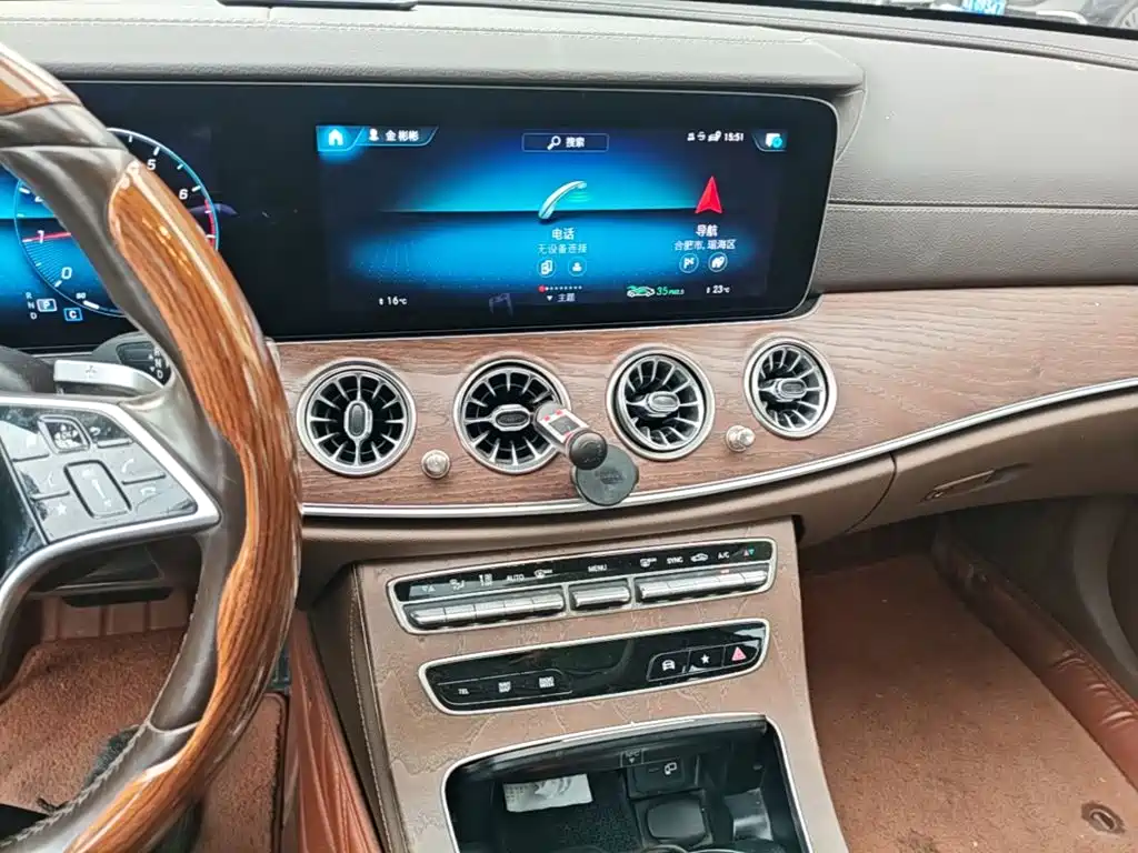 Mercedes-Benz E-Class — миниатюра 13