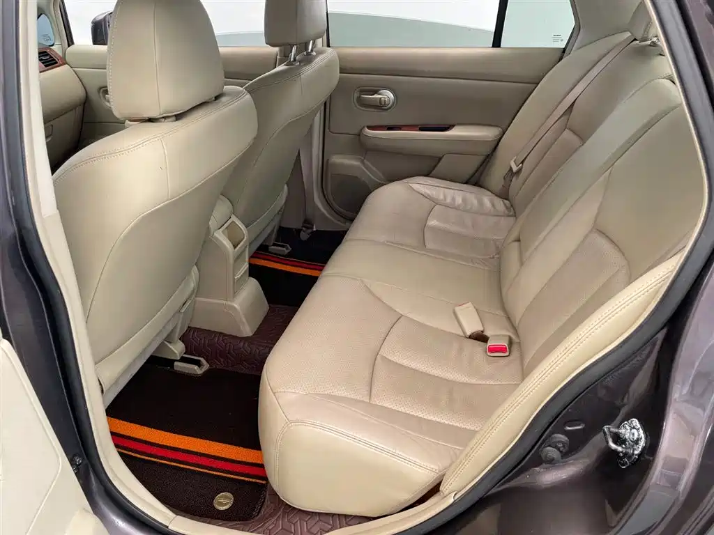 Nissan Tiida 2008 1.6L AT