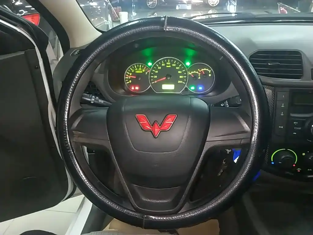 Wuling Hongguang — миниатюра 11