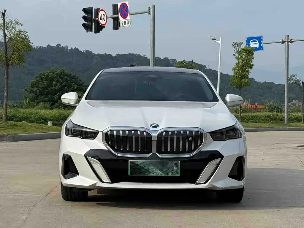 BMW i5 — миниатюра 2