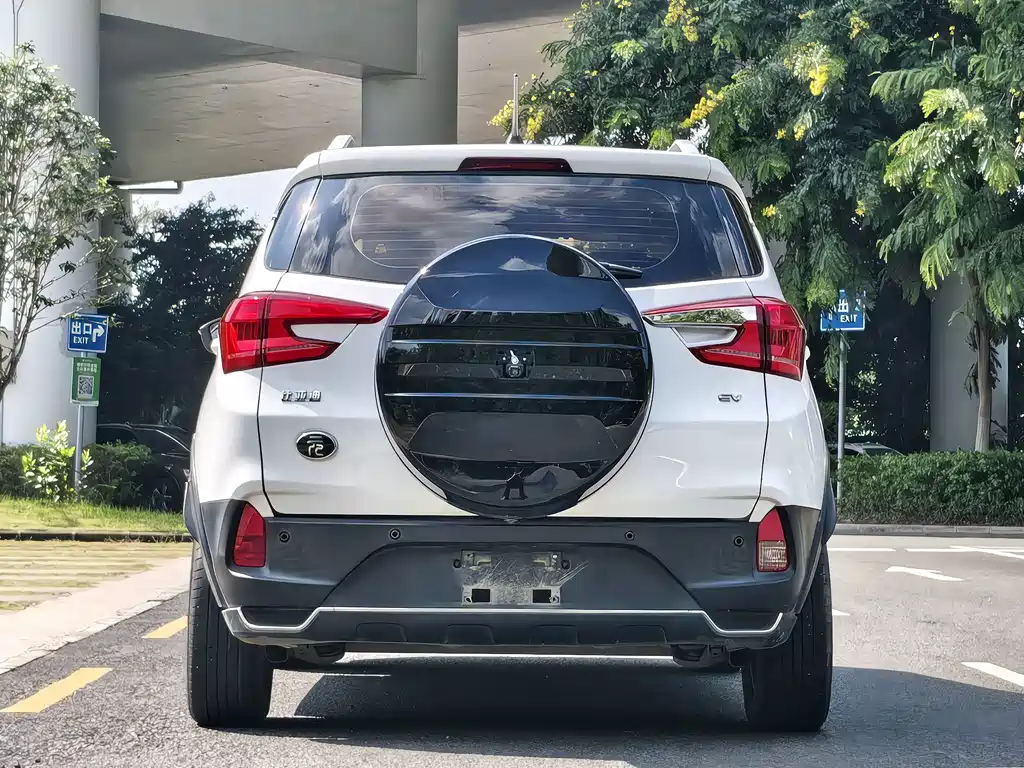 BYD Yuan EV — миниатюра 5