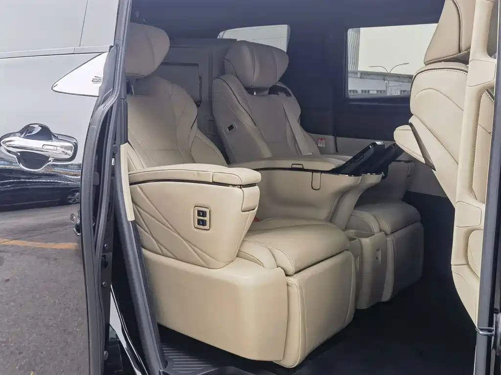 Toyota Alphard — миниатюра 13