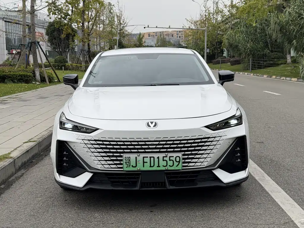 Changan UNI-V iDD — миниатюра 2