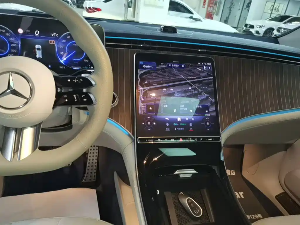 Mercedes-Benz EQE SUV — миниатюра 13