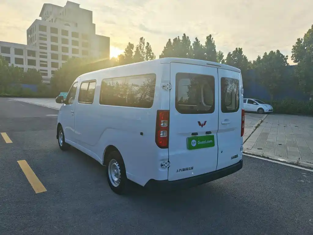 Wuling Yangguang — миниатюра 5