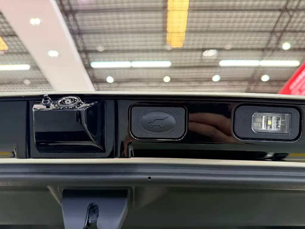 Lynk & Co 900 — миниатюра 32