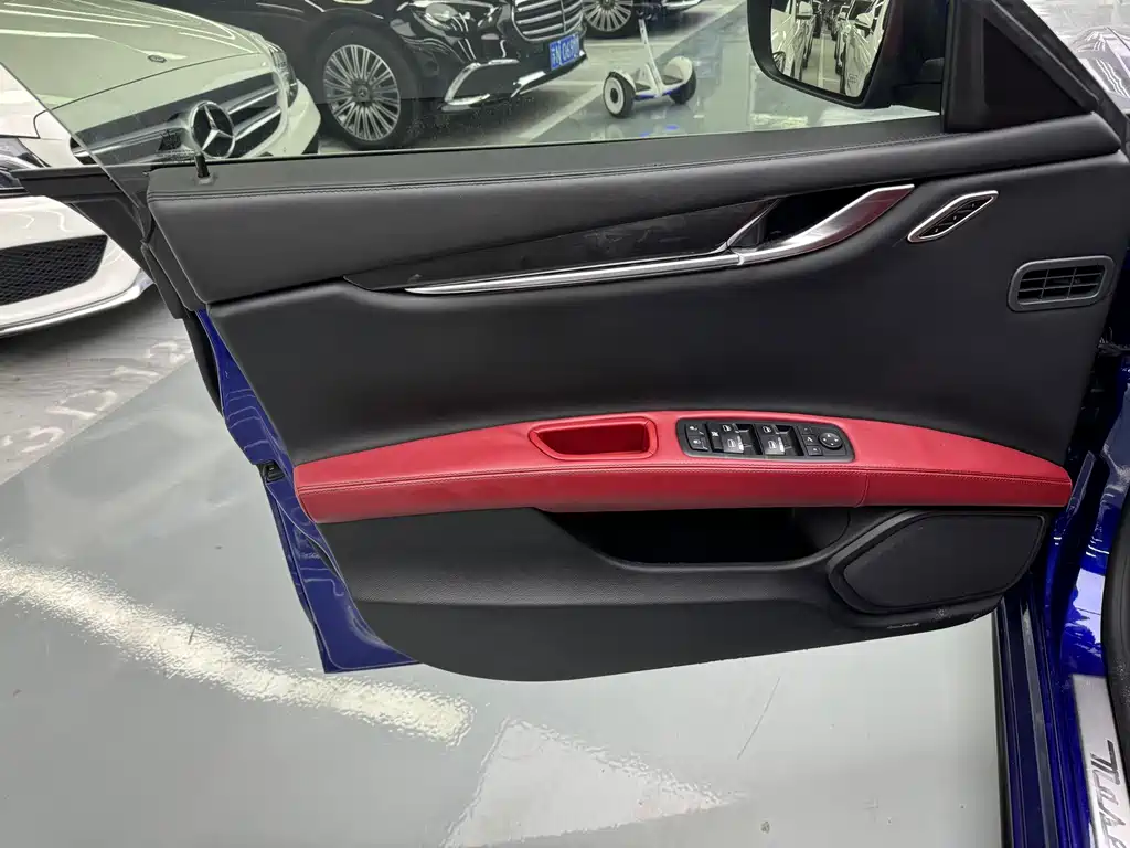 Maserati Ghibli — миниатюра 6