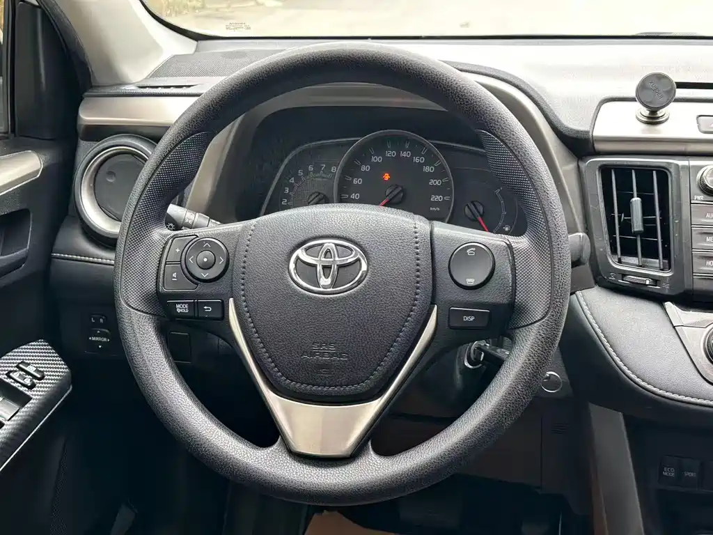 Toyota RAV4 — миниатюра 15