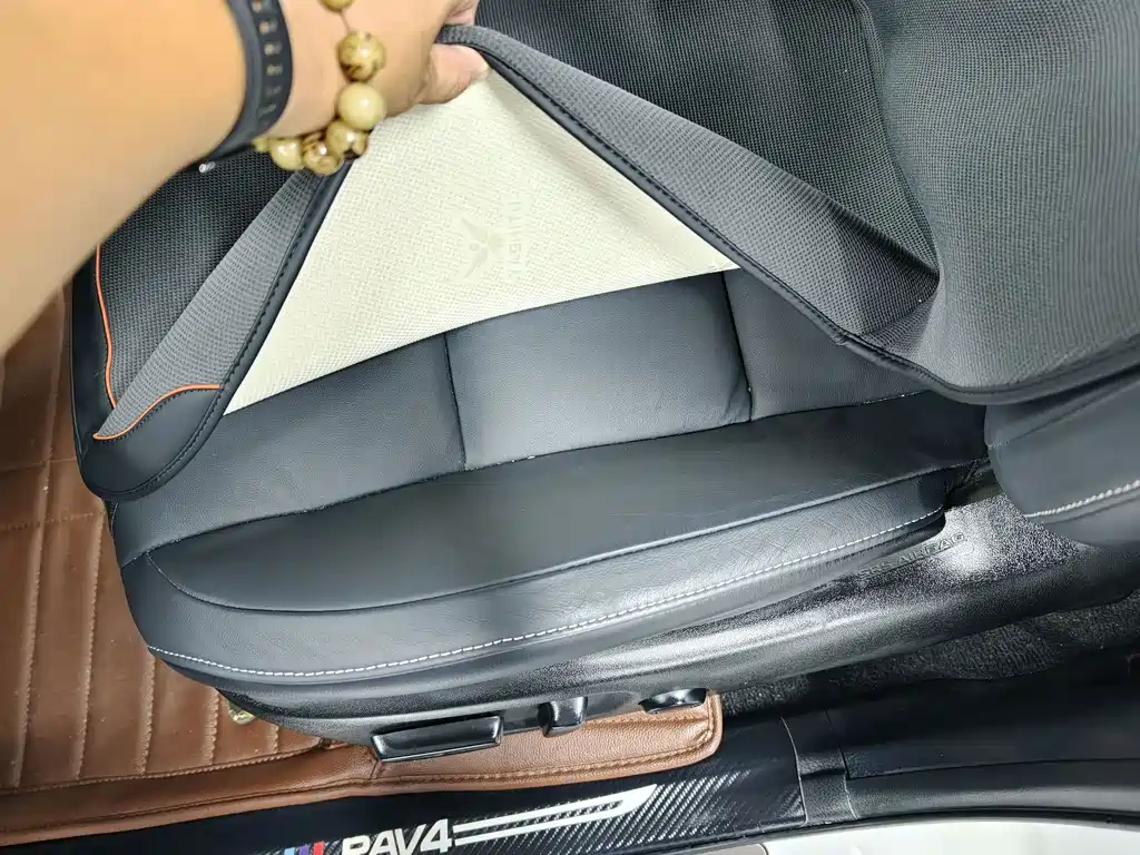 Toyota RAV4 — миниатюра 13
