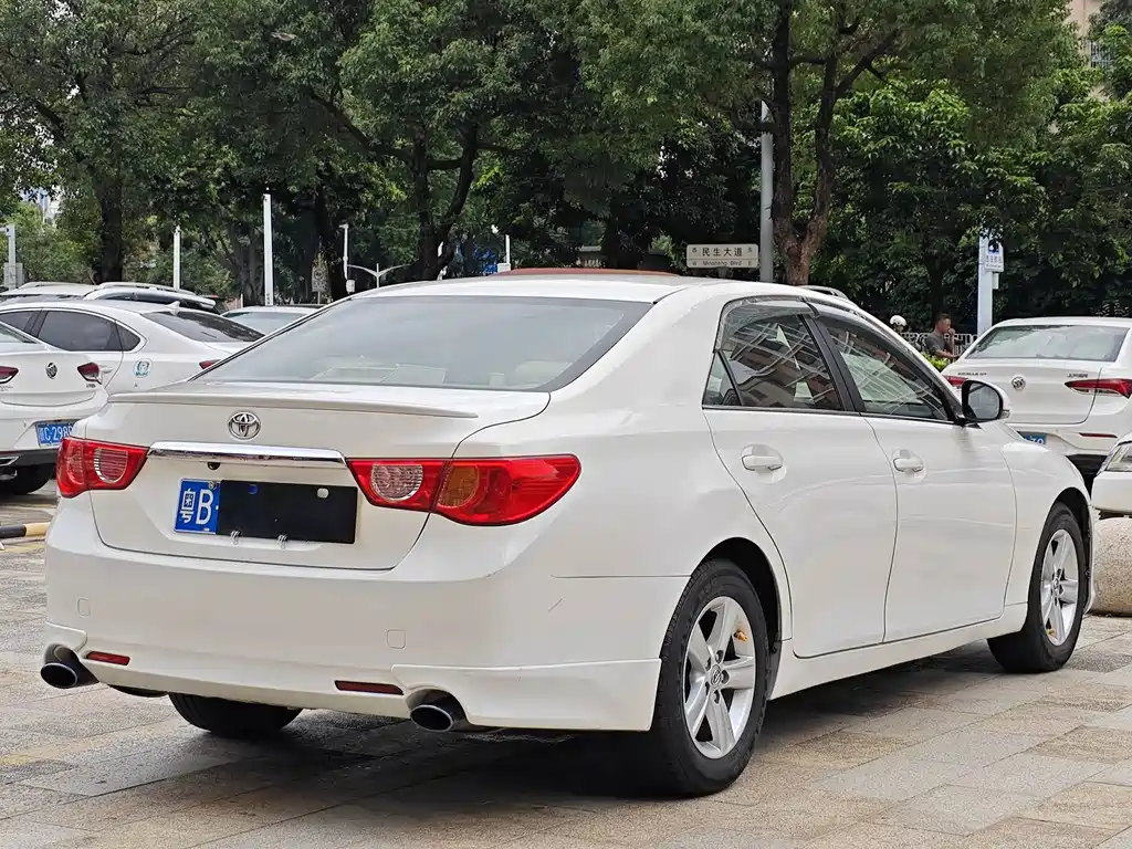 Toyota Reiz — миниатюра 10