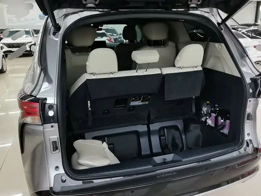 Toyota Sienna — миниатюра 4