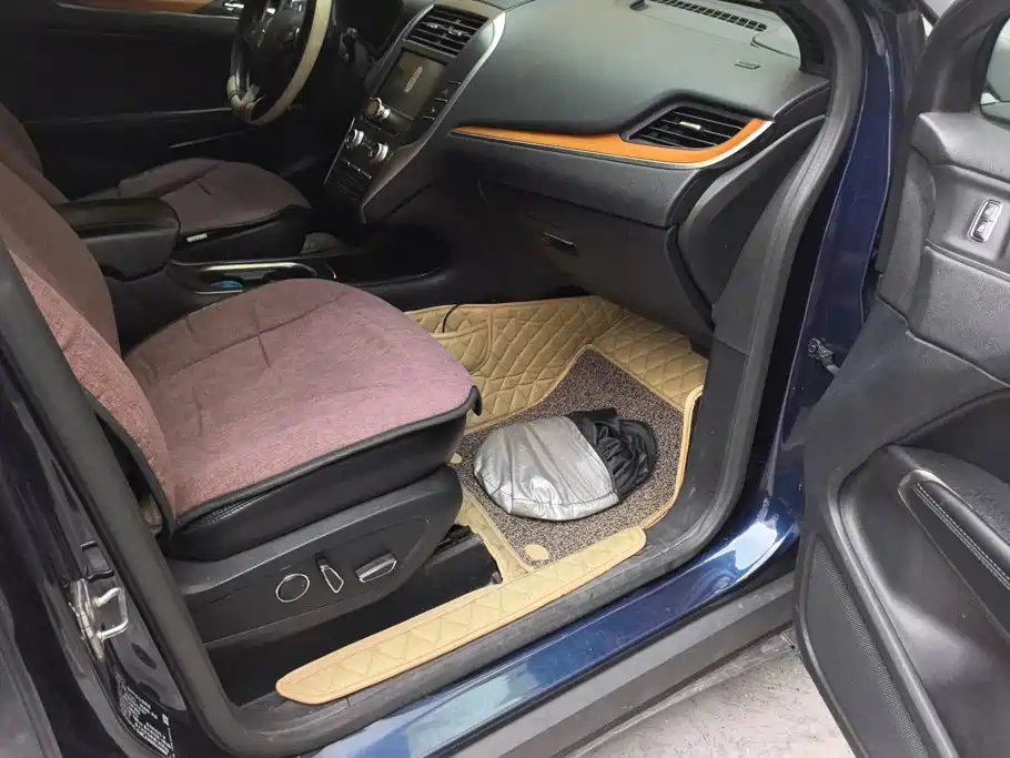 Lincoln MKC — миниатюра 8