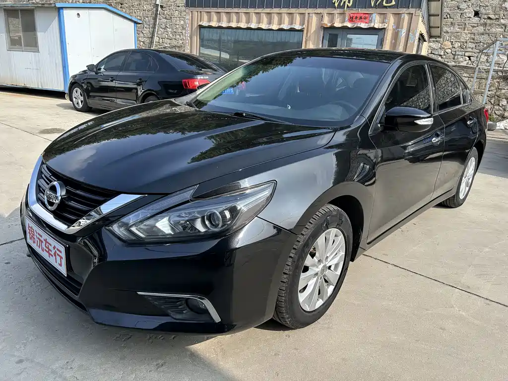 2017 Nissan Altima - zdjęcie 1 z 9