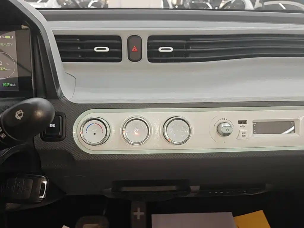 Wuling MINIEV — миниатюра 13