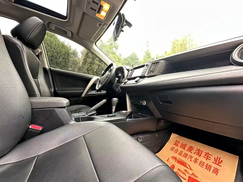 Toyota RAV4 — миниатюра 10