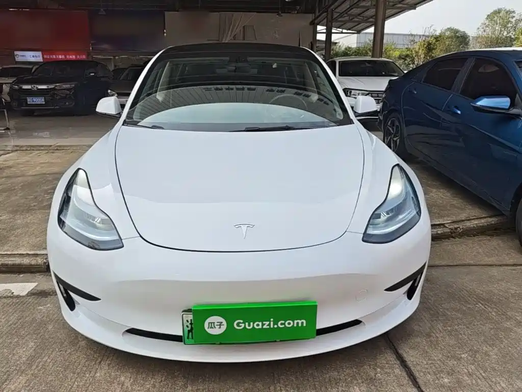 Tesla Model 3 — миниатюра 3