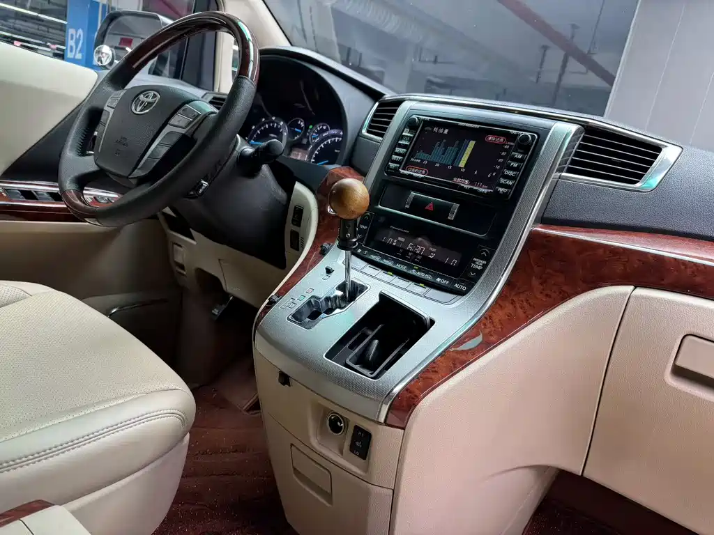 Toyota Alphard 2011 3.5L Luxury