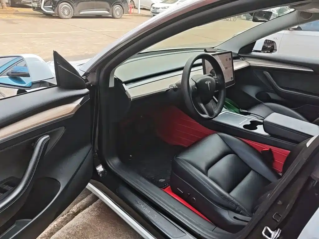 Tesla Model 3 — миниатюра 16