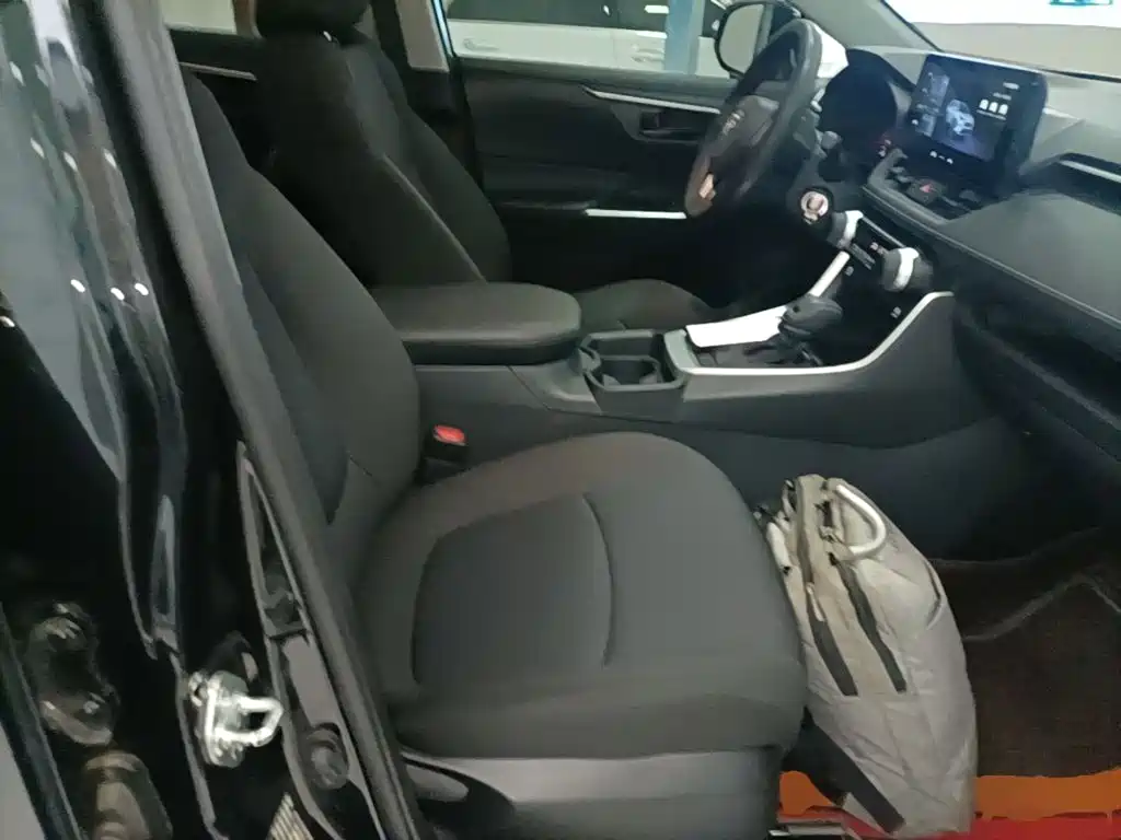 Toyota RAV4 — миниатюра 25