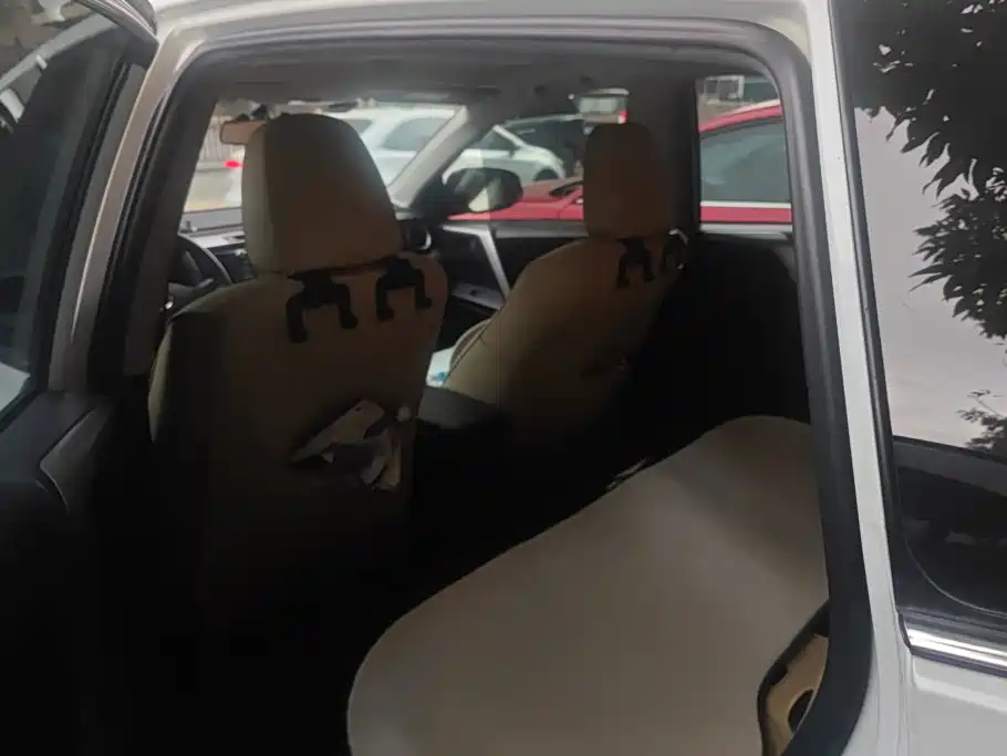 Toyota RAV4 — миниатюра 11