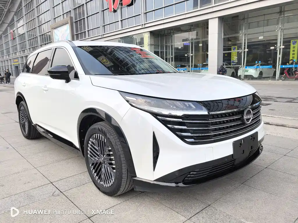 NISSAN EXPLORING THE LAND