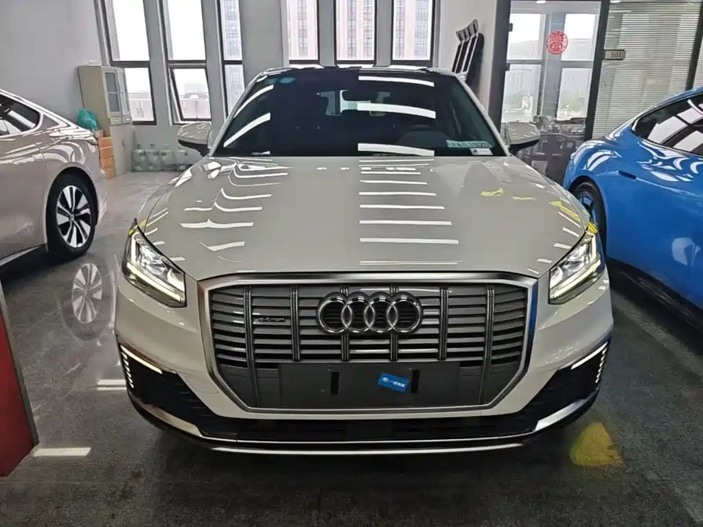 Audi Q2L e-tron — миниатюра 3
