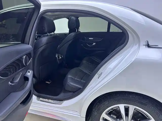 Mercedes-Benz C-Class — миниатюра 11