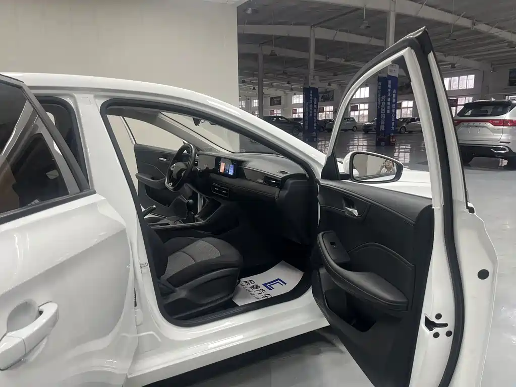 Roewe i5 — миниатюра 10