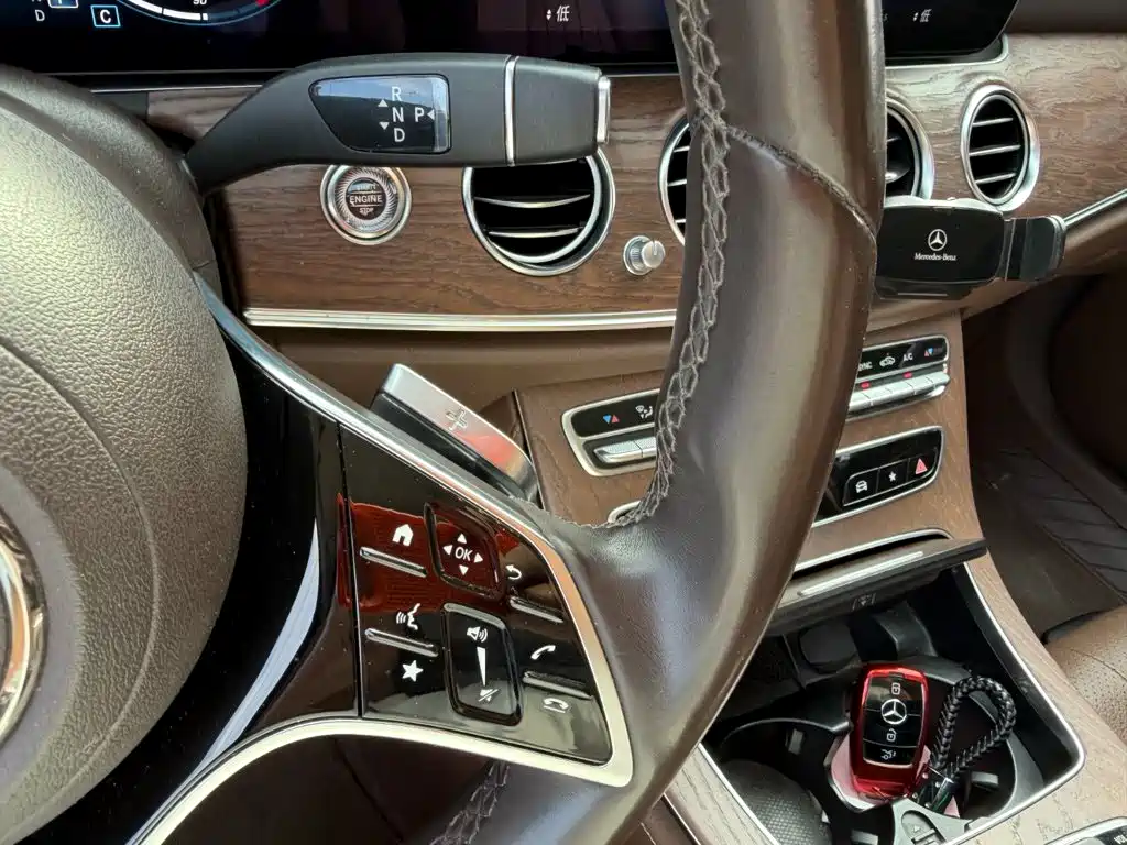 Mercedes-Benz E-Class — миниатюра 10