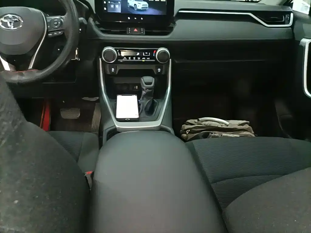 Toyota RAV4 — миниатюра 14