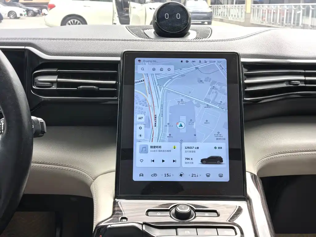 NIO ES8 2018 355KM мест