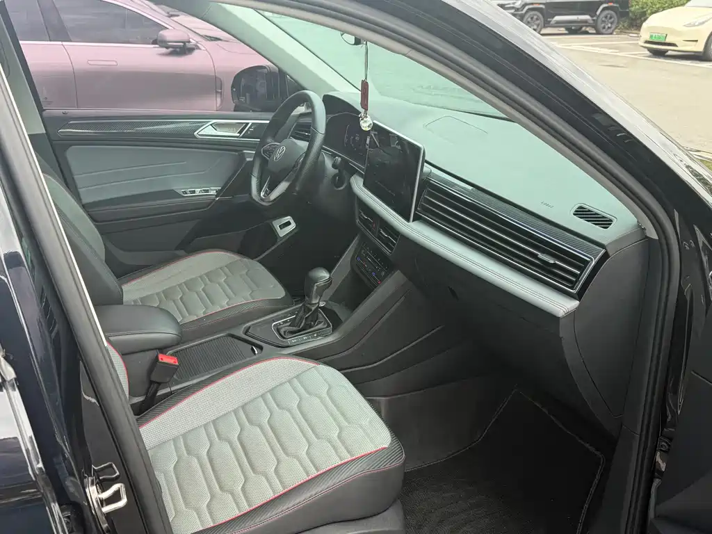 Volkswagen Tiguan L — миниатюра 17
