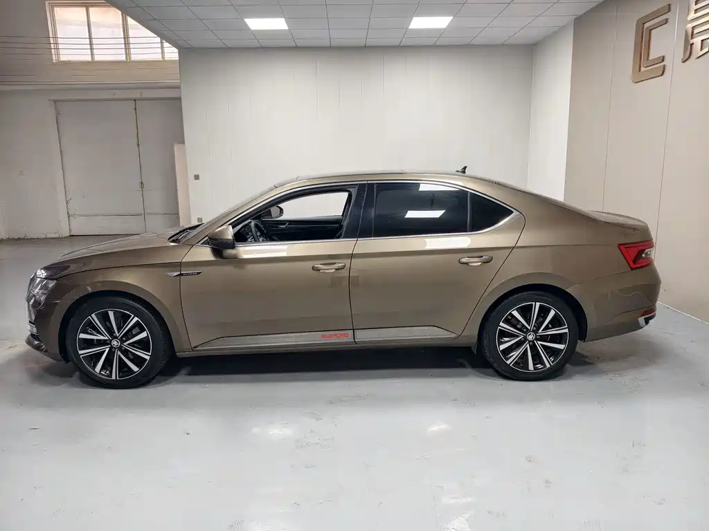 Skoda Superb — миниатюра 7