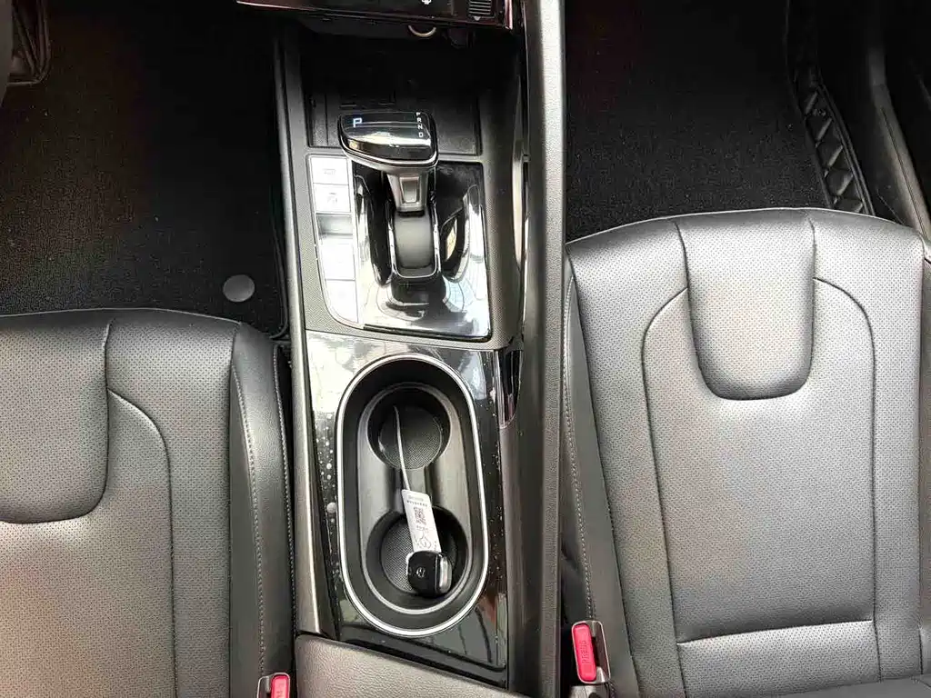 Hyundai Elantra — миниатюра 10
