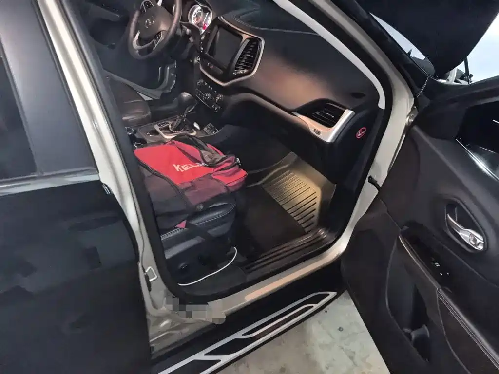 Jeep Cherokee — миниатюра 19