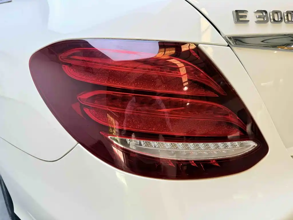 Mercedes-Benz E-Class — миниатюра 8