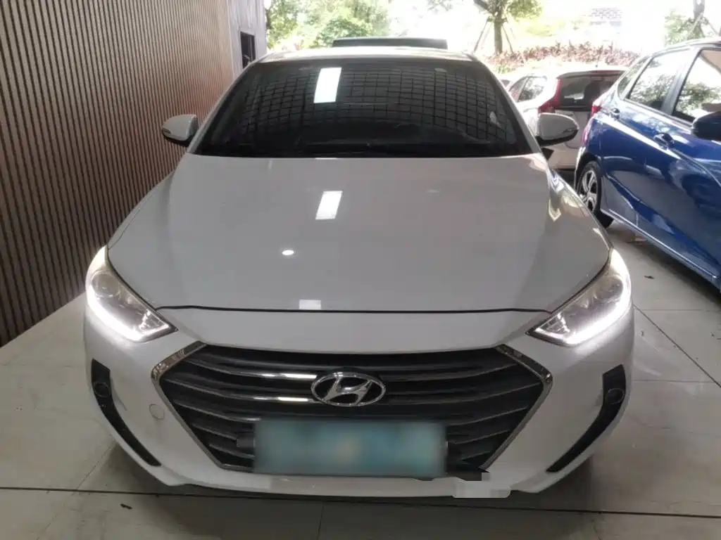 Hyundai Elantra — миниатюра 3