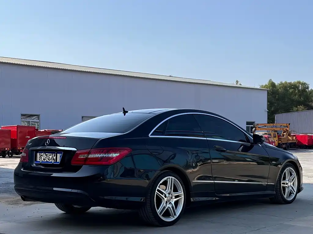 Mercedes-Benz E-Class (Import) — миниатюра 4
